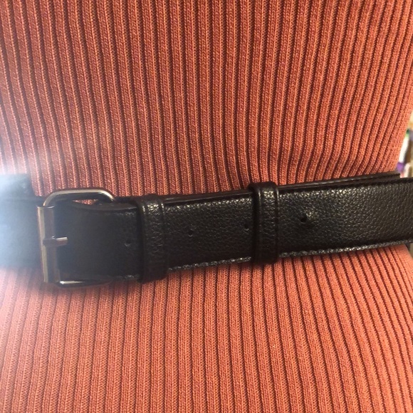 GUESS FAUX LEATHER FANNY PACK-New never used. - Picture 6 of 9